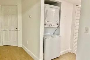 400 Palm Cir W, Pembroke Pines, FL 33025 - Photo 21