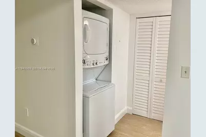 400 Palm Cir W #104, Pembroke Pines, FL 33025 - Photo 23