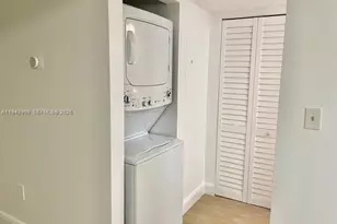 400 Palm Cir W, Pembroke Pines, FL 33025 - Photo 23