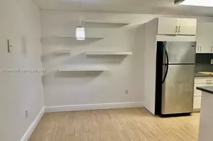 400 Palm Cir W, Pembroke Pines, FL 33025 - Photo 7