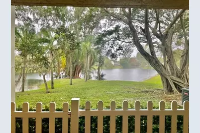 400 Palm Cir W #104, Pembroke Pines, FL 33025 - Photo 3