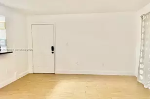 400 Palm Cir W, Pembroke Pines, FL 33025 - Photo 15