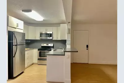 400 Palm Cir W #104, Pembroke Pines, FL 33025 - Photo 11