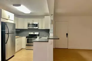 400 Palm Cir W, Pembroke Pines, FL 33025 - Photo 11