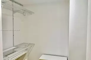 400 Palm Cir W, Pembroke Pines, FL 33025 - Photo 17