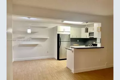 400 Palm Cir W #104, Pembroke Pines, FL 33025 - Photo 9