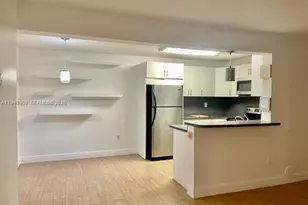 400 Palm Cir W, Pembroke Pines, FL 33025 - Photo 9