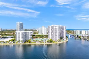 19101 NE Mystic Pointe Dr, Aventura, FL 33180 - Photo 29