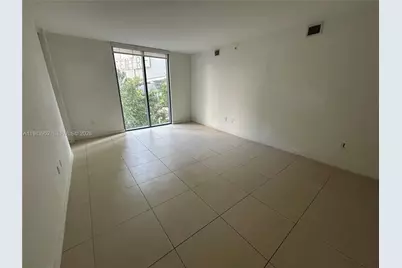 31 SE 6th St #407, Miami, FL 33131 - Photo 5