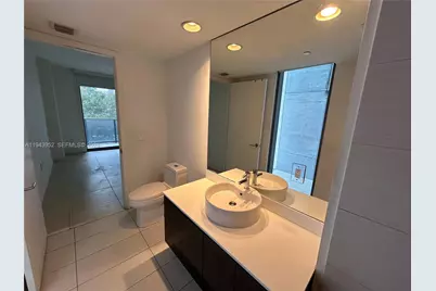 31 SE 6th St #407, Miami, FL 33131 - Photo 15