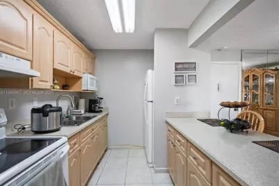 4670 W 13th Ln #309, Hialeah, FL 33012 - Photo 11