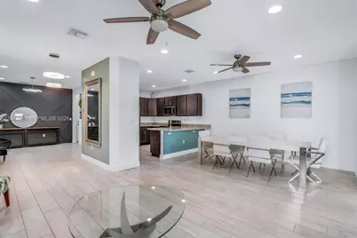 4923 NW 48th Ter, Tamarac, FL 33319 - Photo 5