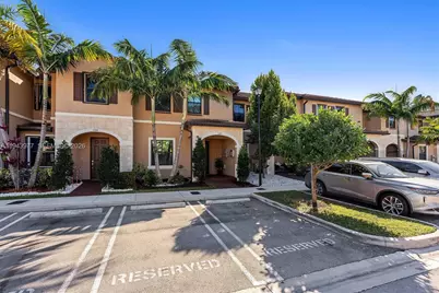 3386 W 106th Ter, Hialeah, FL 33018 - Photo 3