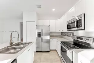 3386 W 106th Terrace, Hialeah, FL 33018 - Photo 15