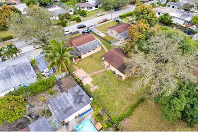 1900 NW 88th St, Miami, FL 33147 - Photo 25