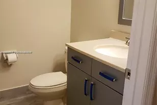 216 Lake Pointe Dr, Oakland Park, FL 33309 - Photo 9