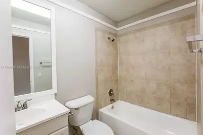 8410 NW 27th Pl, Sunrise, FL 33322 - Photo 15