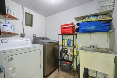 16101 NE 8th Ave, North Miami Beach, FL 33162 - Photo 35