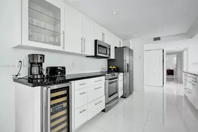 1000 Parkview Dr #330, Hallandale Beach, FL 33009 - Photo 39