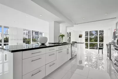 1000 Parkview Dr #330, Hallandale Beach, FL 33009 - Photo 35