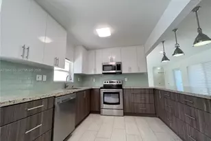 1881 NE 210th St, Miami, FL 33179 - Photo 21