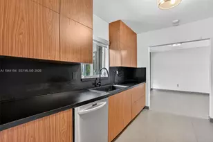 425 NE 114th St, Miami, FL 33161 - Photo 11