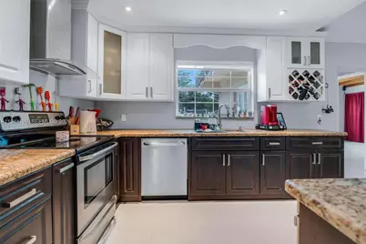 8330 NW 3rd St, Pembroke Pines, FL 33024 - Photo 9