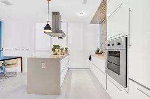 1100 Biscayne Blvd, Miami, FL 33132 - Photo 13