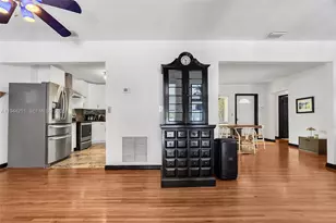 660 NE 121st St, Biscayne Park, FL 33161 - Photo 21