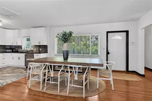 660 NE 121st St, Biscayne Park, FL 33161 - Photo 7