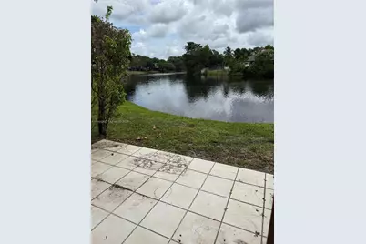 242 Wimbledon Lake Dr, Plantation, FL 33324 - Photo 23