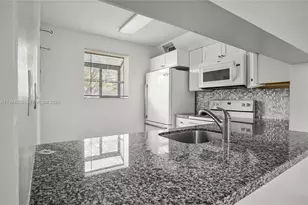 606 Gardens Dr, Pompano Beach, FL 33069 - Photo 17