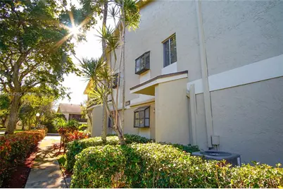 606 Gardens Dr #103, Pompano Beach, FL 33069 - Photo 3