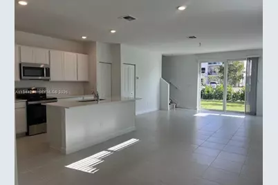 405 SE Crossoak Ln #405, Port Saint Lucie, FL 34984 - Photo 3