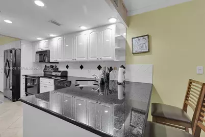 87200 Overseas Hwy #M2, Plantation Key, FL 33036 - Photo 9