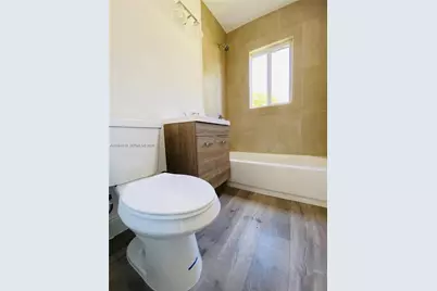 915 NW 59th St, Miami, FL 33127 - Photo 15