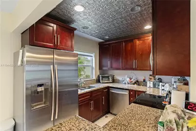 412 SW Natura Ave, Deerfield Beach, FL 33441 - Photo 7