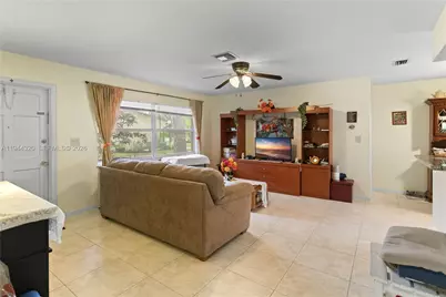 412 SW Natura Ave, Deerfield Beach, FL 33441 - Photo 9