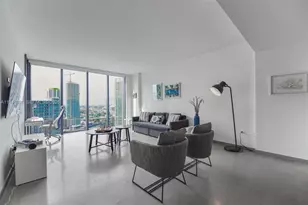 68 SE 6th St, Miami, FL 33131 - Photo 3