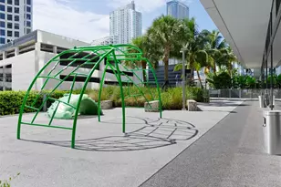 68 SE 6th St, Miami, FL 33131 - Photo 23