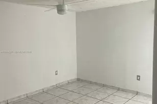 4717 NW 7th St, Miami, FL 33126 - Photo 13