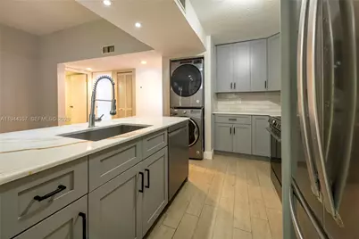 8019 NW 15th Mnr #8019, Plantation, FL 33322 - Photo 7