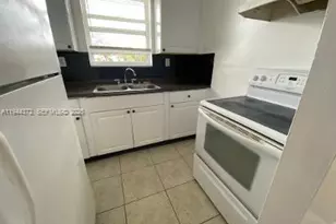 7011 Pembroke Rd, Pembroke Pines, FL 33023 - Photo 5