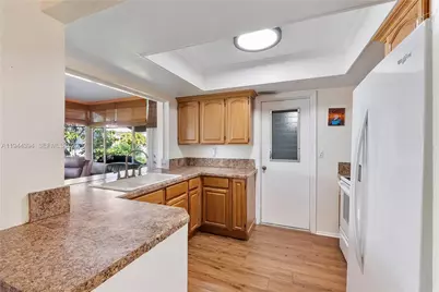 5011 NW 51st St, Tamarac, FL 33319 - Photo 3