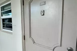 9330 Lagoon Pl, Davie, FL 33324 - Photo 17