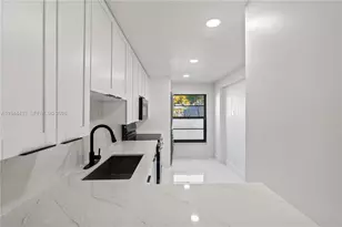 9740 NW 10th St, Pembroke Pines, FL 33024 - Photo 19