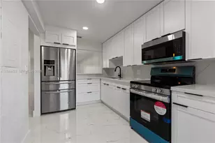 9740 NW 10th St, Pembroke Pines, FL 33024 - Photo 17