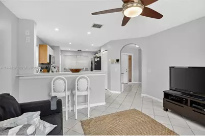 9481 Oak Grove Cir, Davie, FL 33328 - Photo 17