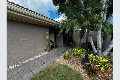 2001 S Saint Andrews Rd #121, Hollywood, FL 33021 - Photo 7