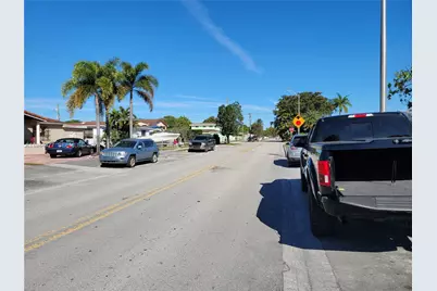 3895 W 2nd Ave, Hialeah, FL 33012 - Photo 5